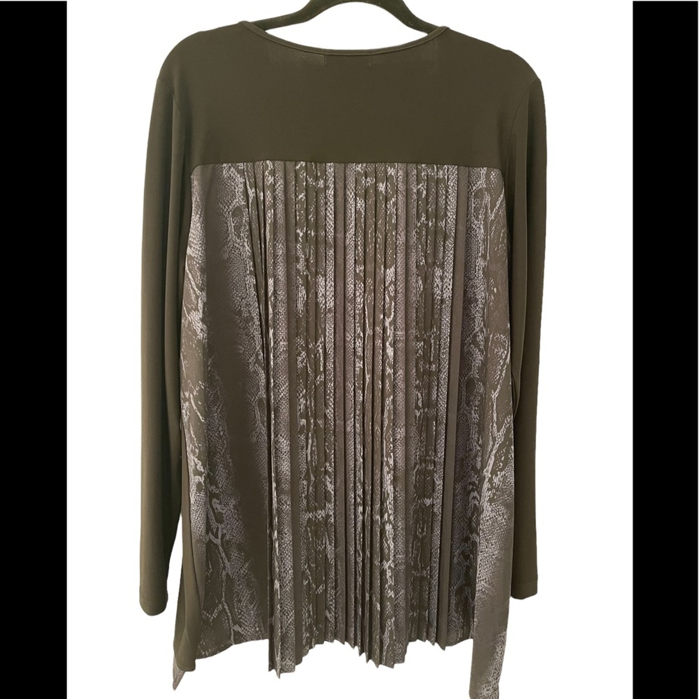 NWOT - black Sun Kim top with blue/grey snakeskin pattern detail on back - XL